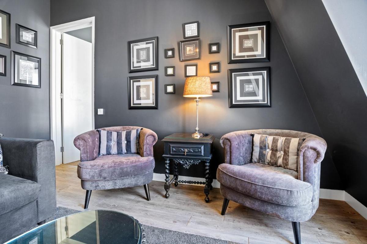 Vintage 1-bedroom Oasis Center Apartment *