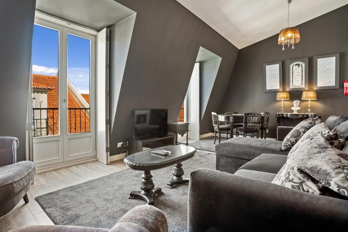 Vintage 1-bedroom Oasis Center Apartment